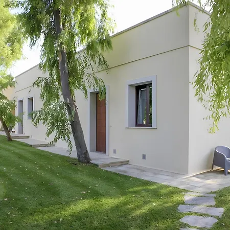 Villa Masseria Ceratonia - *